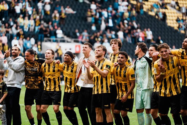 Germany Soccer 3rd Division 2026–2027, Matchday 7: Alemannia Aachen vs. Fortuna Düsseldorf at Tivoli Aachen; the team with the fans in the Werner Fuchs Stand; victory, Cheering, Celebrating, Fans, Victory, Emotions, Manuel Riemann (Alemannia Aachen), 1, Mehdi Loune (Alemannia Aachen), 10, Jonas Oehmichen (Alemannia Aachen), 44, Mika Schroers (Alemannia Aachen), 27 Copyright: xThiemoxRudolphx