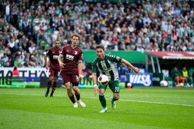 September 19, 2026, GER, Soccer, Men s, Bundesliga 1, 2026–2027 Season, Matchday 4, SV Werder Bremen vs. FC Augsburg; Chuki for Werder Bremen, 20 minutes on the ball ahead of Yannik Keitel of FC Augsburg, 14 minutes. DFB and DFL regulations prohibit any use of photographs as image sequences and or quasi-video. Bremen Weserstadion, Bremen, Germany Copyright: xNordphoto Memmlerx