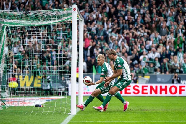 September 19, 2026, GER, Soccer, Men s, Bundesliga 1, 2026–2027 Season, Matchday 4, SV Werder Bremen vs. FC Augsburg: Niclas Füllkrug (Werder Bremen, 10) and Marco Grüll (Werder Bremen, 17) after scoring the goal to make it 1–2. DFB and DFL regulations prohibit any use of photographs as image sequences and or quasi-video. Weserstadion, Bremen, Germany Copyright: xNordphoto Memmlerx