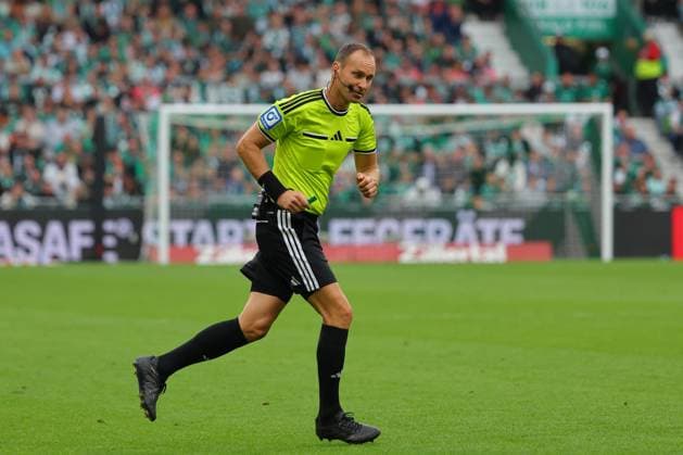 September 26, 2019, GER, Soccer, 1st Division Men, Matchday 4, 2026–2027 Season, SV Werder Bremen vs. FC Augsburg, Individual Action, Full-Body Shot, Single Subject, Referee Bastian Dankert, Weserstadion, Bremen, Germany Copyright: xnordphotoxGmbHx xTauchnitzx