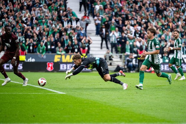 September 19, 2026, GER, Soccer, Men s, 1. Bundesliga, 2026–2027 season, Matchday 4, SV Werder Bremen vs. FC Augsburg: Finn Dahmen (FC Augsburg) dives for the ball and prevents the goal; next to him is Chrislain Matsima (FC Augsburg), No. 5, Chuki (Werder Bremen), No. 20. DFB and DFL regulations prohibit any use of photographs as image sequences and or quasi-video. Bremen Weserstadion, Bremen, Germany Copyright: xNordphoto Memmlerx