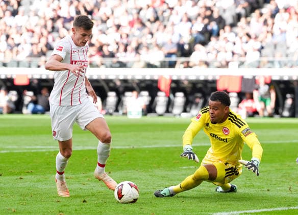 Yannik Engelhardt (SC Freiburg, 16) sees his shot saved by Noah Atubolu (Eintracht Frankfurt, 1 GER), Eintracht Frankfurt vs. SC Freiburg, Bundesliga 1, Matchday 4, 2026–27 season, Deutsche Bank Park, Frankfurt, September 19, 2026 DFL REGULATIONS PROHIBIT ANY USE OF PHOTOGRAPHS AS IMAGE SEQUENCES AND OR QUASI-VIDEO Eintracht Frankfurt vs. SC Freiburg, Bundesliga 1, Matchday 4, 2026–27 season, September 19, 2026, Frankfurt am Main Copyright: xEibner-Pressefoto ScottxColemanx EP_SCN