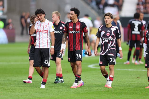 September 19, 2026, German Bundesliga, Eintracht Frankfurt vs. SC Freiburg, from left: Can Uzun (Eintracht Frankfurt), Pharell Nnamdi Collins (Eintracht Frankfurt), Ritsu Doan (Eintracht Frankfurt)—looking disappointed, disappointed, sad, frustrated, frustrated, frustrated DFL DFB REGULATIONS PROHIBIT ANY USE OF PHOTOGRAPHS AS IMAGE SEQUENCES AND OR QUASI-VIDEO xdcx Copyright: HMBxMedia Claus