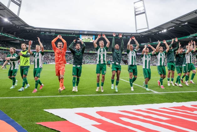 SV Werder Bremen players celebrating their victory, rejoicing over the win, and thanking the fans and spectators for their support, DFL REGULATIONS PROHIBIT ANY USE OF PHOTOGRAPHS AS STILL IMAGES AND OR VIDEO-LIKE PHOTO SEQUENCES DFL REGULATIONS PROHIBIT ANY USE OF PHOTOGRAPHS AS IMAGE SEQUENCES AND OR QUASI-VIDEO, September 19, 2026, Bremen, Germany, Soccer, Bundesliga, SV Werder Bremen vs. FC Augsburg xobx