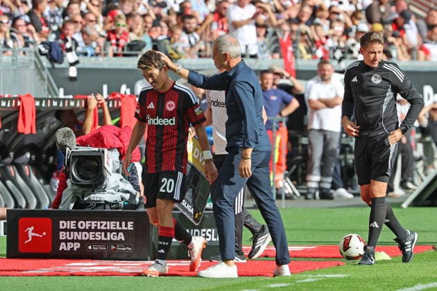 Substitution: Ritus Doan (Eintracht Frankfurt, No. 20) by coach Adi Hütter (Eintracht Frankfurt); Eintracht Frankfurt vs. SC Freiburg, Bundesliga, BL, 2026–2027 season, Match 4, September 19, 2026, Frankfurt, Deutsche Bank Park, Germany