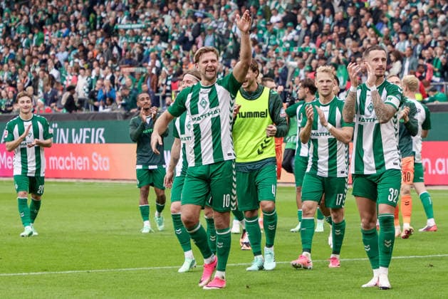 SV Werder Bremen players celebrating the victory, rejoicing over the win, and thanking the fans and spectators for their support, DFL REGULATIONS PROHIBIT ANY USE OF PHOTOGRAPHS AS STILL IMAGES AND OR VIDEO-LIKE PHOTO SEQUENCES DFL REGULATIONS PROHIBIT ANY USE OF PHOTOGRAPHS AS IMAGE SEQUENCES AND OR QUASI-VIDEO, September 19, 2026, Bremen, Germany, Soccer, Bundesliga, SV Werder Bremen vs. FC Augsburg xobx
