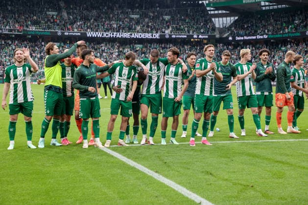 SV Werder Bremen players celebrating the victory, rejoicing over the win, and thanking the fans and spectators for their support, DFL REGULATIONS PROHIBIT ANY USE OF PHOTOGRAPHS AS STILL IMAGES AND OR VIDEO-LIKE PHOTO SEQUENCES DFL REGULATIONS PROHIBIT ANY USE OF PHOTOGRAPHS AS IMAGE SEQUENCES AND OR QUASI-VIDEO, September 19, 2026, Bremen, Germany, Soccer, Bundesliga, SV Werder Bremen vs. FC Augsburg xobx