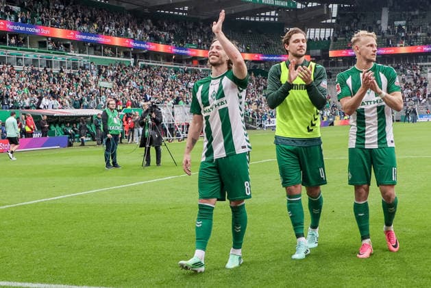 From left: Mitchell Weiser (SV Werder Bremen, 8), Niklas Stark (SV Werder Bremen, 4), and Marco Grüll (SV Werder Bremen, 17) celebrate the victory, express their joy at winning the game, and thank the fans and spectators for their support, DFL REGULATIONS PROHIBIT ANY USE OF PHOTOGRAPHS AS STILL IMAGES AND OR VIDEO-LIKE PHOTO SEQUENCES DFL REGULATIONS PROHIBIT ANY USE OF PHOTOGRAPHS AS IMAGE SEQUENCES AND OR QUASI-VIDEO, September 19, 2026, Bremen, Germany, Soccer, Bundesliga, SV Werder Bremen vs. FC Augsburg xobx