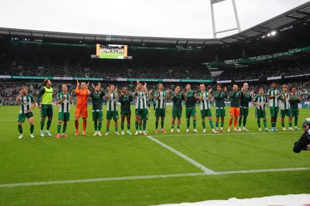 September 26, 2019, GER, Soccer, 1st Men s Bundesliga, Matchday 4, 2026–2027 Season, SV Werder Bremen vs. FC Augsburg; Final Score: 3–2; Thanks to the fans after the game; SV Werder Bremen, Weserstadion, Bremen, Germany Copyright: xnordphotoxGmbHx xTauchnitzx