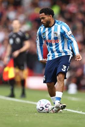 Jay Dasilva of Coventry City in action. Nottingham Forest v Coventry City, Premier League, Football, The City Ground, Nottingham, UK - 19 Sep 2026Nottingham The City Ground United Kingdom EDITORIAL USE ONLY No use with unauthorised audio, video, data, fixture lists, club league logos or live services. Online in-match use limited to 120 images, no video emulation. No use in betting, games or single club league player publications. Copyright: xRyanxBrowne Shutterstockx 17158587er