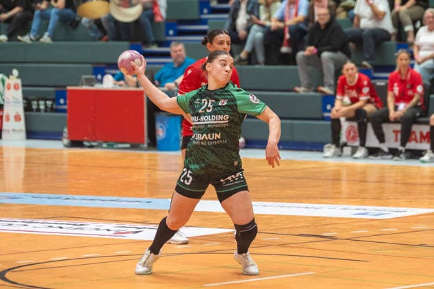 Lea Sophie Walkowiak of SG 09 Kirchhof, 25, misses her first penalty throw in the match between HSV Solingen Graefrath 76 and SG 09 Kirchhof, Women’s Handball 2nd Bundesliga, Alsco 2 HBL, Matchday 4, 2026–2027 season, September 19, 2026: HSV Solingen Graefrath 76 vs. SG 09 Kirchhof, Women’s Handball 2nd Bundesliga, Alsco 2 HBF, Matchday 4, 2026–2027 Season, September 19, 2026 Solingen Copyright: xEibner-Pressefoto ThomasxHaeslerx EP_THR