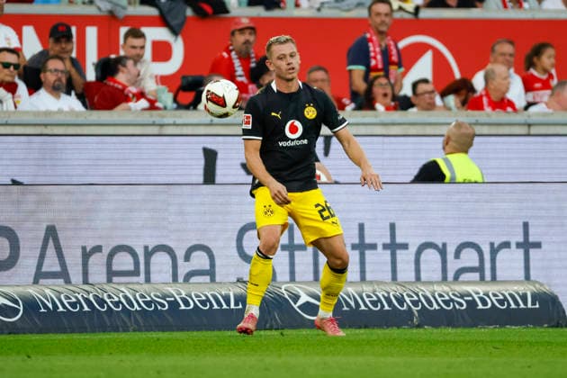 Julian Ryerson, BVB Dortmund, 26 on the ball, Germany, soccer, Bundesliga 1, Matchday 4, 2026–2027, VfB Stuttgart vs. Borussia Dortmund, September 19, 2026, Stuttgart MHP Arena, Germany Copyright: xGrantxHubbsx