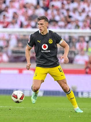 Nico Schlotterbeck of Borussia Dortmund in action, on the ball, making a solo run during the Bundesliga match between VfB Stuttgart and Borussia Dortmund, MHPArena on September 19, 2026, in Stuttgart, Germany. Photo by Harry Langer, DeFodi Images. Nico Schlotterbeck of Borussia Dortmund controls the ball during the Bundesliga match between VfB Stuttgart and Borussia Dortmund at MHPArena on September 19, 2026, in Stuttgart, Germany. Photo by Harry Langer, DeFodi Images. DFB and DFL regulations prohibit any use of photographs as image sequences and or quasi-video. Photo by Harry Langer, DeFodi Images. DFB and DFL regulations prohibit any use of photographs as imSEQUENCES AND OR QUASI-VIDEO