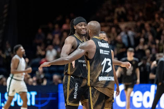 Zaba Bangala 0, Loewen Braunschweig basketball, and Sheldon Edwards 13, Loewen Braunschweig basketball, celebrating (GER), Loewen Braunschweig basketball vs. VET CONCEPT Gladiators Trier, Basketball, easyCredit BBL, Week 1, 2026–27 season, September 19, 2026 GER, Basketball: Löwen Braunschweig vs. VET CONCEPT Gladiators Trier, Basketball, easyCredit BBL, Week 1, 2026–27 season, September 19, 2026 Braunschweig Copyright: xEibner-Pressefoto DanielxREINELTx EP_DRT