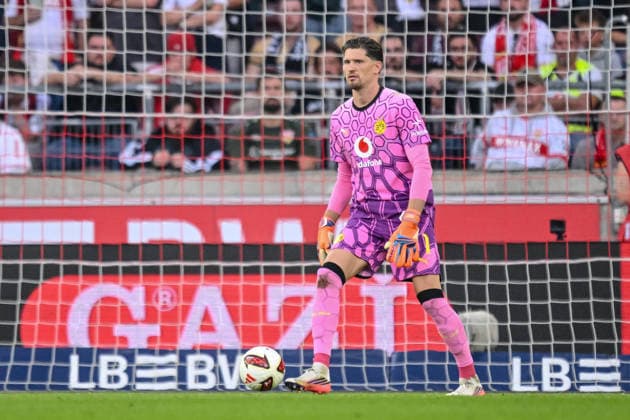 Borussia Dortmund goalkeeper Gregor Kobel in action, handling the ball, making a solo play during the Bundesliga 1 match between VfB Stuttgart and Borussia Dortmund, at the MHPArena on September 19, 2026, in Stuttgart, Germany. Photo by Harry Langer, DeFodi Images. Borussia Dortmund goalkeeper Gregor Kobel controls the ball during the Bundesliga match between VfB Stuttgart and Borussia Dortmund at the MHPArena on September 19, 2026, in Stuttgart, Germany. Photo by Harry Langer, DeFodi Images. DFB and DFL regulations prohibit any use of photographs as image sequences and or quasi-video. Photo by Harry Langer, DeFodi Images. DFB and DFL regulations prohibit any use of photographs as imSEQUENCES AND OR QUASI-VIDEO