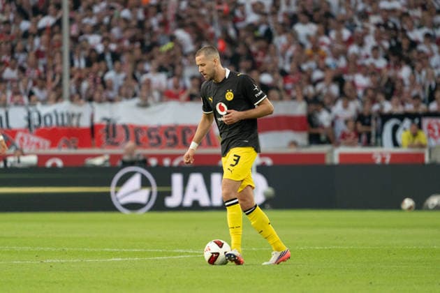 Waldemar Anton, Borussia Dortmund, 03, GER, VfB Stuttgart vs. Borussia Dortmund, Soccer, Bundesliga 1, Matchday 4, 2026–2027 Season, September 19, 2026, DFL regulations prohibit any use of photographs as image sequences and or quasi-video, GER, VfB Stuttgart vs. Borussia Dortmund, soccer, Bundesliga 1, Matchday 4, 2026–2027 season, September 19, 2026, Stuttgart Copyright: xEibner-Pressefoto EdwardxCheungx EP_ECG