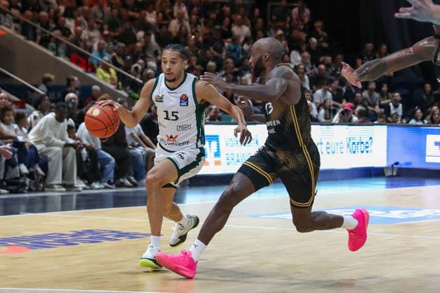 September 19, 2026, xgox, Basketball easyCredit BBL, Basketball Löwen Braunschweig vs. Gladiators Trier, from left: Jordan Roland (Trier), 15, Sheldon Edwards (Braunschweig), 13, one-on-one, duel, battle, tackle (Braunschweig)