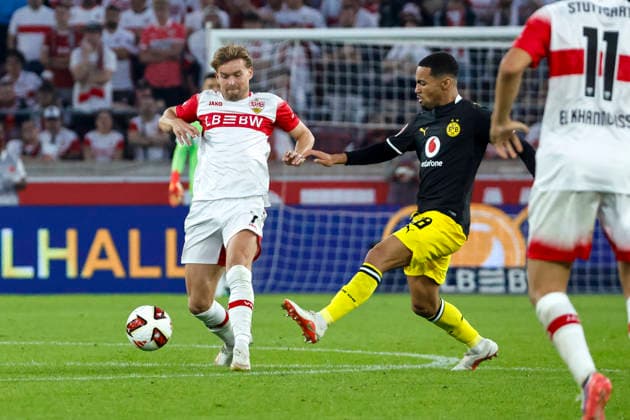 Maximilian Mittelstädt (VfB Stuttgart, 7) and Ethan Nwaneri (BVB Dortmund, 18) battling for the ball, Germany, soccer, Bundesliga 1, Matchday 4, 2026–2027, VfB Stuttgart vs. Borussia Dortmund, September 19, 2026, Stuttgart MHP Arena, Germany Copyright: xGrantxHubbsx