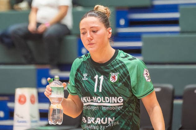 Chantal Reimbold of SG 09 Kirchhof, No. 11, heads to the locker room disappointed. HSV Solingen Graefrath 76 vs. SG 09 Kirchhof, Women s Handball 2nd Bundesliga, Alsco 2 HBL, Matchday 4, 2026–2027 season, September 19, 2026 HSV Solingen Graefrath 76 vs. SG 09 Kirchhof, Women’s Handball 2nd Bundesliga, Alsco 2 HBF, Matchday 4, 2026–2027 Season, September 19, 2026, Solingen Copyright: xEibner-Pressefoto ThomasxHaeslerx EP_THR