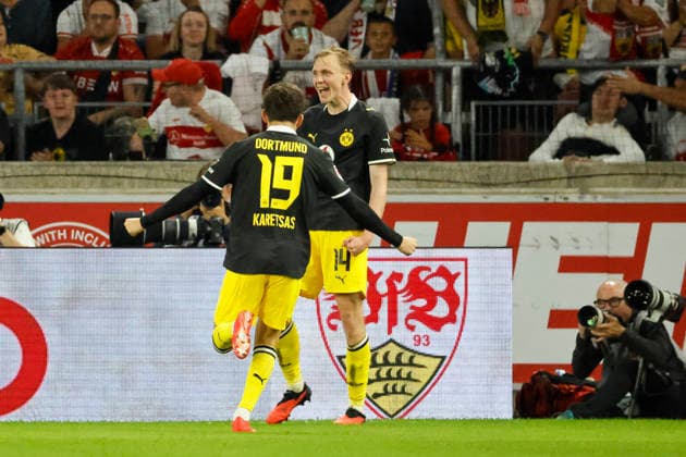 BVB Dortmund celebrates Maximilian Beier s 0-1 goal, BVB Dortmund, 14, joy, excitement, positive emotions, goal, Germany, soccer, Bundesliga 1, Matchday 4, 2026–2027, VfB Stuttgart vs. Borussia Dortmund, September 19, 2026, Stuttgart MHP Arena, Germany Copyright: xGrantxHubbsx
