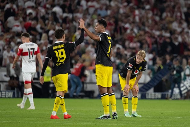 September 19, 2026, Germany, Soccer, Men s, 1. Bundesliga, 2026–2027 Season, Matchday 4, VfB Stuttgart vs. Borussia Dortmund; post-match celebrations, joy shown by Konstantinos Karetsas (Borussia Dortmund), 19, and Jobe Bellingham (Borussia Dortmund), 07, Daniel Svensson of Borussia Dortmund, 24. DFB and DFL regulations prohibit any use of photographs as image sequences and or quasi-video. Stuttgart MHP Arena, Baden-Württemberg, Germany Copyright: xNordphoto WolfgangxFrankx