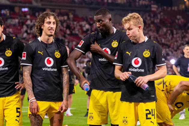 September 19, 2026, Soccer, Matchday 4 of the 1. Bundesliga, VfB Stuttgart vs. Borussia Dortmund: Fabio Silva (Borussia Dortmund), Serhou Guirassy (Borussia Dortmund), Daniel Svensson (Borussia Dortmund), Stuttgart, MHP Arena, Baden-Württemberg, Germany, xRHR, PHOTO: DEx Copyright: DennisxEwert RHR-FOTOx RHR-FOTO DE