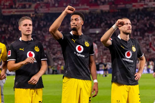 September 19, 2026, Soccer, Matchday 4 of the 1. Bundesliga, VfB Stuttgart vs. Borussia Dortmund: Joey Veerman (Borussia Dortmund), Felix Nmecha (Borussia Dortmund), Waldemar Anton (Borussia Dortmund), Stuttgart, MHP Arena, Baden-Württemberg, Germany, xRHR, PHOTO DEx Copyright: DennisxEwert RHR-FOTOx RHR-FOTO DE