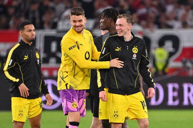 Maximilian BEIER of Borussia Dortmund celebrating the winning goal, goalkeeper Alexander MEYER of Borussia Dortmund, celebration, joy, excitement, soccer, Bundesliga Season 2026–2027, Matchday 4, Matchday 04, VfB Stuttgart vs. Borussia Dortmund 0–1 on September 19, 2026, MHP Arena
