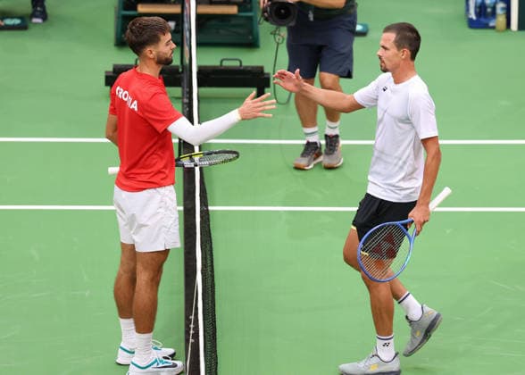 L R Team Croatia, Dino Prizmic, Daniel Altmaier (GER), Davis Cup: Germany vs. Croatia, Heristo Arena, Halle, Westphalia, Germany; Tennis Davis Cup 20026, Heristo Arena, Halle, North Rhine-Westphalia, Germany, September 19, 2026 Copyright: xJuergenxHasenkopfx