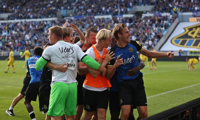 September 19, 2026, Soccer, Men s, 3rd Division, 2026–2027 Season, 1 FC Saarbrücken vs. SG Sonnenhof Großaspach, The 1 FC Saarbrücken players celebrate Siemen Voet’s winning goal in stoppage time, goal celebration, group celebration, Saarbrücken, Ludwigsparkstadion, Saarland, Germany Copyright: xFabianxKleerx