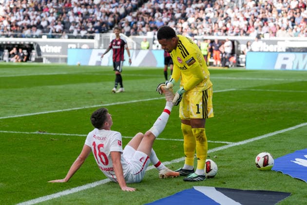 Yannik Engelhardt (SC Freiburg, 16) gets a pass from Noah Atubolu (Eintracht Frankfurt, 01), Germany, soccer, Bundesliga 1, Matchday 4, 2026–2027, Eintracht Frankfurt vs. SC Freiburg, September 19, 2026, Deutsche Bank Park, Frankfurt, Hesse, Germany Copyright: xArnexAmbergx
