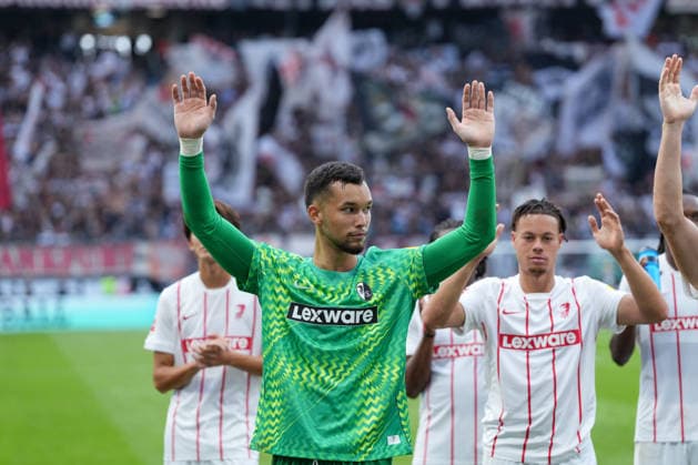 Mio Backhaus, SC Freiburg, 01; Derry Scherhant, SC Freiburg, 07; The team thanks the fans and ultras after the game; Germany, soccer, Bundesliga 1, Matchday 4, 2026–2027, Eintracht Frankfurt vs. SC Freiburg, September 19, 2026, Deutsche Bank Park, Frankfurt, Hesse, Germany Copyright: xArnexAmbergx