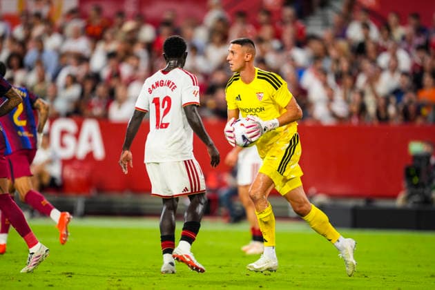 September 19, 2026, Sevilla, Sevilla, Spain: Odysseas Vlachodimos of Sevilla FC in action during the Spanish league, LaLiga EA Sports, football match played between Sevilla FC and FC Barcelona, Barca at Ramon Sanchez-Pizjuan stadium on September 19, 2026, in Sevilla, Spain. Sevilla Spain - ZUMAa181 20260919_zaa_a181_662 Copyright: xJoaquinxCorcherox