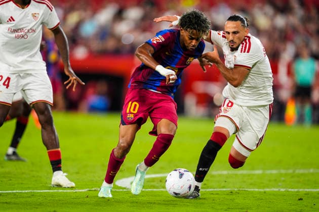 September 19, 2026, Sevilla, Sevilla, Spain: Lamine Yamal of FC Barcelona, Barca and Giorgi Kochorashvili of Sevilla FC in action during the Spanish league, LaLiga EA Sports, football match played between Sevilla FC and FC Barcelona at Ramon Sanchez-Pizjuan stadium on September 19, 2026, in Sevilla, Spain. Sevilla Spain - ZUMAa181 20260919_zaa_a181_671 Copyright: xJoaquinxCorcherox