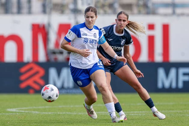 From left: Anouk Blaschka (SV Meppen), 10, and Athanasia Tsaroucha (SC Sand), 5, in a one-on-one battle, duel, dynamic moment, action, game scene, DFB REGULATIONS PROHIBIT ANY USE OF PHOTOGRAPHS AS SEQUENCE IMAGES AND OR VIDEO-LIKE PHOTO SERIES DFB REGULATIONS PROHIBIT ANY USE OF PHOTOGRAPHS AS IMAGE SEQUENCES AND OR QUASI-VIDEO, September 20, 2026, Meppen, Germany, Soccer, Women’s Bundesliga 2, SV Meppen vs. SC Sand xobx