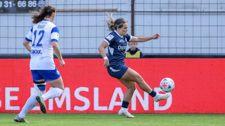 From left: Sarah Hagg (SV Meppen), 12, and Pija Reininger (SC Sand), 9, with the ball—single frame, full-body shot, action, game scene, DFB REGULATIONS PROHIBIT ANY USE OF PHOTOGRAPHS AS SEQUENCE IMAGES AND OR VIDEO-LIKE PHOTO SERIES DFB REGULATIONS PROHIBIT ANY USE OF PHOTOGRAPHS AS IMAGE SEQUENCES AND OR QUASI-VIDEO, September 20, 2026, Meppen, Germany, soccer, Women’s Bundesliga 2, SV Meppen vs. SC Sand xobx