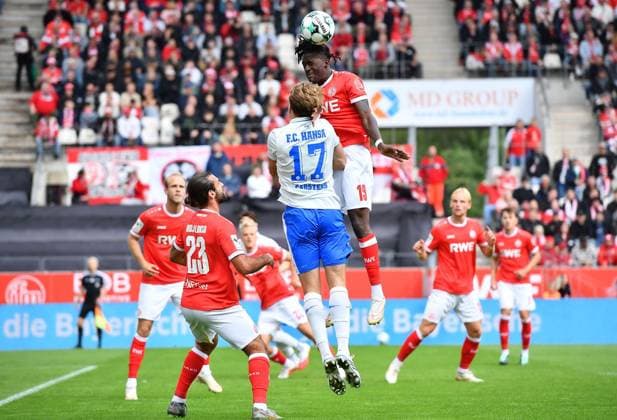 Rot Weiss Essen vs. Hansa Rostock ** FOR EDITORIAL USE ONLY ** EDITORIAL USE ONLY ** p Soccer 3rd Division, Matchday 7: Rot-Weiss Essen vs. Hansa Rostock on September 20, 2026, at the Stadion an der Hafenstrasse in Essen. Jose Enrique Rios Alonso (Rot-Weiss Essen), on the left, Florian Carstens of Hansa Rostock; in the middle, Franci Bouebari of Rot-Weiss Essen; in the back, Germany, North Rhine-Westphalia, Essen. Copyright ThorstenxTillmann Copyright: ThorstenxTillmann doc87om578z03a14w87qk92 ,EDITORIAL USE ONLY Copyright: ThorstenxTillmann