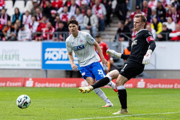 3rd Division, Matchday 7: Rot-Weiss Essen vs. Hansa Rostock, September 20, 2026, Jakob Golz, Rot-Weiss Essen, 1 3rd Division, Matchday 7: Rot-Weiss Essen vs. Hansa Rostock, Stadion an der Hafenstraße, Essen, September 20, 2026. DFL regulations prohibit any use of photographs as image sequences and or quasi-video Copyright: xBEAUTIFULxSPORTS Buriakovx