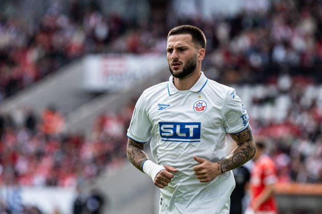 3rd Division, Matchday 7: Rot-Weiss Essen vs. Hansa Rostock, September 20, 2026; Leon Dajaku, Hansa Rostock, September 43, 2026, 3rd League, Matchday 7: Rot-Weiss Essen vs. Hansa Rostock, Stadion an der Hafenstraße, Essen, September 20, 2026. DFL regulations prohibit any use of photographs as image sequences and or quasi-video. Copyright: xBEAUTIFULxSPORTS Buriakovx