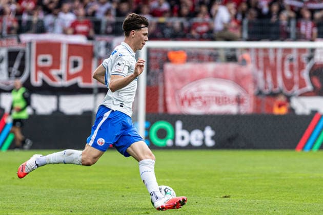 3rd Division, Matchday 7: Rot-Weiss Essen vs. Hansa Rostock, September 20, 2026, Peter Kiedl, Hansa Rostock, September 29, 2026, 3rd Division, Matchday 7: Rot-Weiss Essen vs. Hansa Rostock, Stadion an der Hafenstraße, Essen, September 20, 2026. DFL regulations prohibit any use of photographs as image sequences and or quasi-video. Copyright: xBEAUTIFULxSPORTS Buriakovx