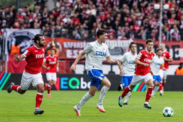 3rd Division, Matchday 7: Rot-Weiss Essen vs. Hansa Rostock, September 20, 2026; Jose Enrique Rios Alonso (Rot-Weiss Essen), 23, Peter Kiedl, Hansa Rostock, 29 3rd Division, Matchday 7: Rot-Weiss Essen vs. Hansa Rostock, Stadion an der Hafenstraße, Essen, September 20, 2026. DFL regulations prohibit any use of photographs as image sequences and or quasi-video Copyright: xBEAUTIFULxSPORTS Buriakovx