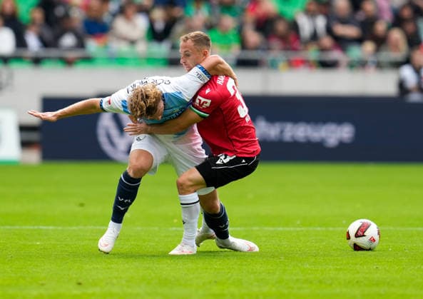 Christian Rasmussen, VfL Bochum 1848, 7, in a tackle with Maurice Neubauer, Hannover 96, 33, GER, Hannover 96 vs. VfL Bochum 1848, 2. Bundesliga, Matchday 6, 2026–27 season, Heinz von Heiden Arena, Hanover, September 20, 2026 DFL regulations prohibit any use of photographs as image sequences and or quasi-video Hannover 96 vs. VfL Bochum 1848, 2. Bundesliga, Matchday 6, 2026–27 season, September 20, 2026, Hannover Copyright: xEibner-Pressefoto ScottxColemanx EP_SCN