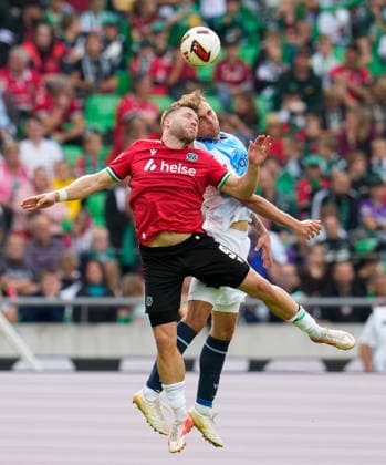 Benjamin Kaellman (Hannover 96), 9, and Michael Steinwender (VfL Bochum 1848), 15, jump for a header (GER), Hannover 96 vs. VfL Bochum 1848, 2. Bundesliga, Matchday 6, 2026–27 season, Heinz von Heiden Arena, Hannover, September 20, 2026 DFL regulations prohibit any use of photographs as image sequences and or quasi-video Hannover 96 vs. VfL Bochum 1848, 2. Bundesliga, Matchday 6, 2026–27 Season, September 20, 2026, Hannover Copyright: xEibner-Pressefoto ScottxColemanx EP_SCN