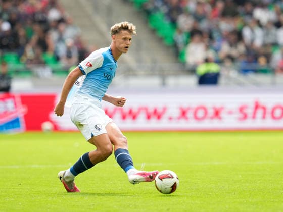 Tom Meyer of VfL Bochum 1848, age 34, plays the ball (GER), Hannover 96 vs. VfL Bochum 1848, 2. Bundesliga, Matchday 6, 2026–27 season, Heinz von Heiden Arena, Hannover, September 20, 2026 DFL REGULATIONS PROHIBIT ANY USE OF PHOTOGRAPHS AS IMAGE SEQUENCES AND OR QUASI-VIDEO Hannover 96 vs. VfL Bochum 1848, 2. Bundesliga, Matchday 6, 2026–27 season, September 20, 2026, Hannover Copyright: xEibner-Pressefoto ScottxColemanx EP_SCN
