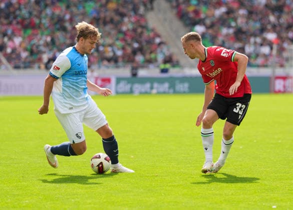 Christian Rasmussen, VfL Bochum 1848, 7, vs. Maurice Neubauer, Hannover 96, 33, GER, Hannover 96 vs. VfL Bochum 1848, 2. Bundesliga, Matchday 6, 2026–27 season, Heinz von Heiden Arena, Hannover, September 20, 2026 DFL regulations prohibit any use of photographs as image sequences and or quasi-video Hannover 96 vs. VfL Bochum 1848, 2. Bundesliga, Matchday 6, 2026–27 Season, September 20, 2026, Hannover Copyright: xEibner-Pressefoto ScottxColemanx EP_SCN