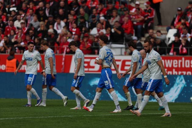Essen, Germany, September 20, 2026; 3. Liga 2026–2027, Matchday 7: Rot-Weiss Essen vs. FC Hansa Rostock. Pictured: The Rostock team, from left: Niklas Kölle (FCH), Florian Carstens (FCH), Florian Bohnert (FCH), Peter Kiedl (FCH), Benno Dietze (FCH), David Kopacz (FCH) after celebrating the goal. DFB and DFL regulations prohibit any use of photographs as image sequences and or quasi-video. Stadion an der Hafenstraße, North Rhine-Westphalia Copyright: xFotostandx xFWMEDIAx