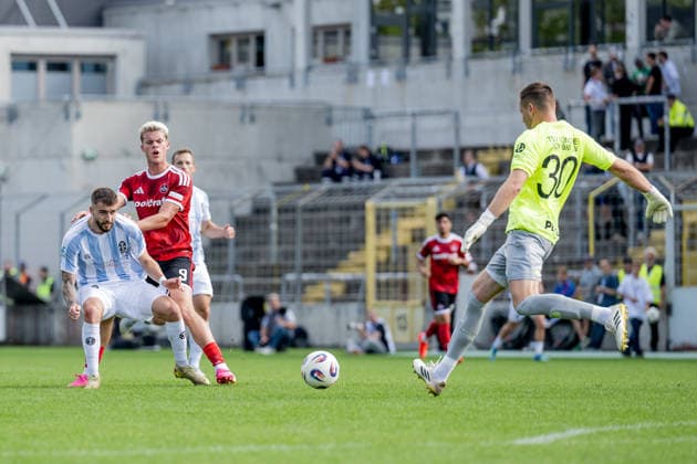 Eric Uhlmann (TSV 1860 Munich, 39) blocks Levin Chiumento (1 FC Nuremberg II U23, 09), allowing goalkeeper Vitus Eicher (TSV 1860 Munich, 30) to clear the ball (GER), TSV 1860 Munich vs. 1. FC Nuremberg II U23, soccer, Bavarian Regional League, Matchday 10, 2026–2027 season, September 20, 2026 DFL DFB regulations prohibit any use of photographs as image sequences and or quasi-video. Photo: HMB Media, Heike Feiner Copyright: HMBxMedia HeikexFeiner