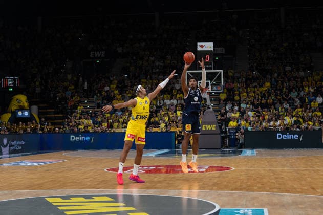 September 20, 2026, GER, Basketball, Bundesliga 1 Matchday, 2026–2027 Season, Oldenburg, EWE Arena, EWE Baskets Oldenburg vs. Syntainics MBC Kostja MUSHIDI, Syntainics MBC 10; Nicholas TISCHLER, EWE Baskets Oldenburg 11; Oldenburg, EWE Arena, Lower Saxony, Germany Copyright: xnordphotoxGmbHx xRojahnx