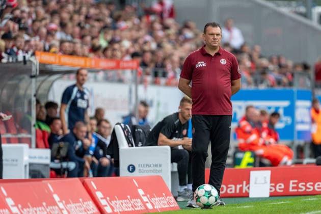 Uwe Koschinat, Rot Weiss Essen, Coach, Rot Weiss Essen vs. FC Hansa Rostock, Soccer, 3rd Division, Matchday 7, 2026–27 Season, September 20, 2026, DFL regulations prohibit any use of photographs as image sequences and or quasi-video, Rot-Weiss Essen vs. FC Hansa Rostock, Soccer, 3rd Division, Matchday 7, 2026–27 Season, September 20, 2026, Essen Copyright: xEibner-Pressefoto LukasxBaldygax EP_LBA