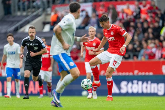 Fynn Kohn, Referee; Semir Telalovic, Rot-Weiss Essen; 17, Rot-Weiss Essen vs. FC Hansa Rostock; Soccer; 3rd Division; Matchday 7; 2026–27 Season; September 20, 2026; DFL regulations prohibit any use of photographs as image sequences and or quasi-video, Rot-Weiss Essen vs. FC Hansa Rostock, Soccer, 3rd Division, Matchday 7, 2026–27 Season, September 20, 2026, Essen Copyright: xEibner-Pressefoto LukasxBaldygax EP_LBA